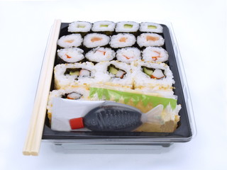 sushi im take away pack nah aufnahme