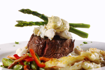 king fillet mignon with crab meat and asparagus