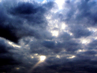 Fototapeta na wymiar burzliwe niebo