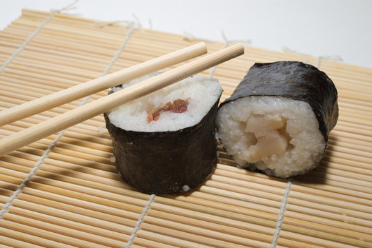 342 Sushi Bamboo Mat Stock Photos, High-Res Pictures, and Images - Getty  Images