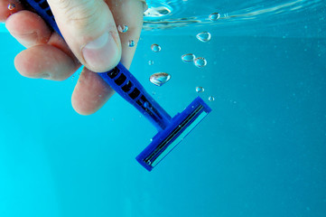cleaning razor in clear water