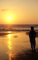 Fototapeta premium woman in sunset
