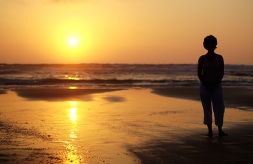 Fototapeta na wymiar woman in sunset