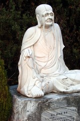 Fototapeta na wymiar statue boudhiste
