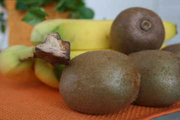 bananen und kiwis