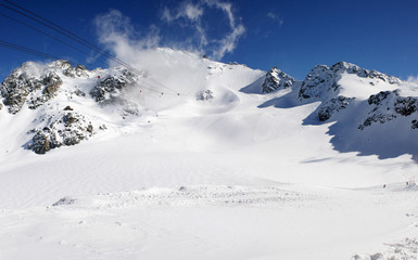 Fototapeta na wymiar śnieg gór panoramiczny widok