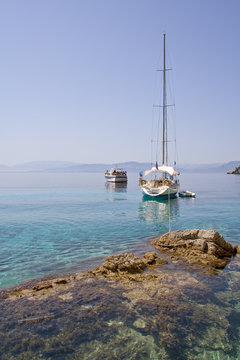 barche sospese nel blu
