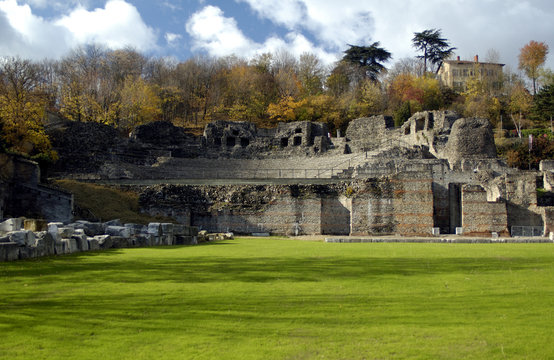 old ancient roman arena