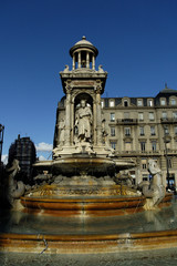 Obraz na płótnie Canvas fountain on place des jacobins.