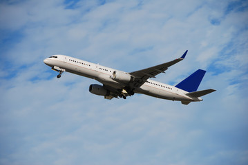 Fototapeta na wymiar odrzutowiec pasażerski Boeing 757