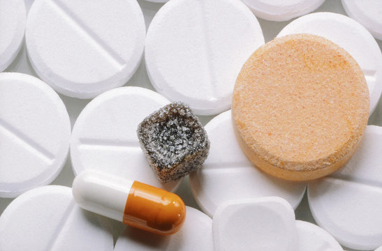cachets de vitamines, pate et gellule
