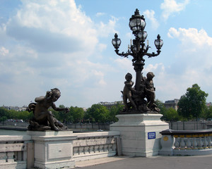 cherubs and a lamp on the alexander bridge