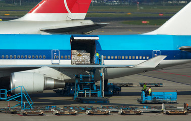 aircraft unloading cargo