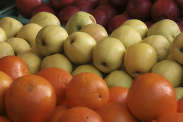 green apples paris market
