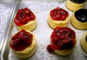 mini berry cheesecakes