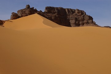 Fototapeta na wymiar dunes de la tadrart