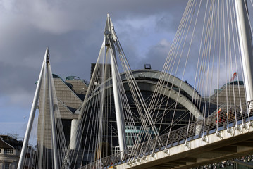 pedestrian suspension bridge at charing cross