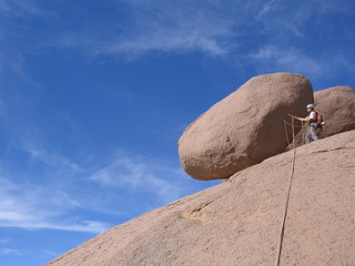 grimpe dans le d&eacute;sert