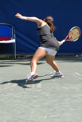 stretching for tennis shot