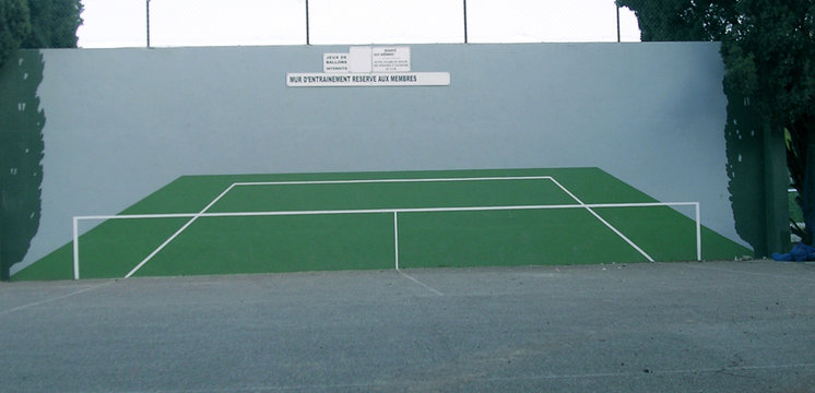 mur d'entrainement de tennis Stock Photo | Adobe Stock