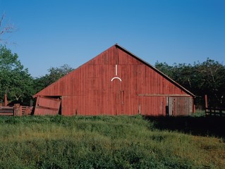 red barn © Phillip Bond