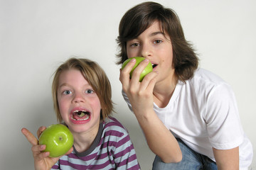 Fototapeta premium enfant pomme