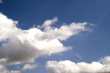 Naklejka na ściany i meble blauer himmel - weiße wolken
