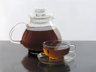 glass-tea-pot and green tea-extract