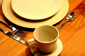 assiettes et couverts