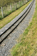 Obraz premium wąski tor kolejowy