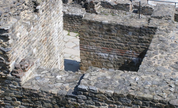vestiges