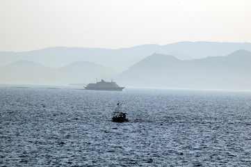 ferry au large d'athènes
