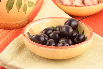 olives and garlic