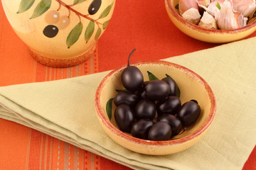 olives and garlic