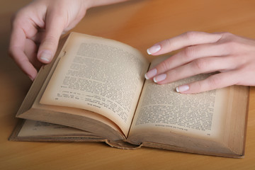 Naklejka premium female hands with the book