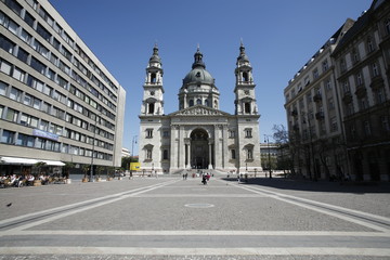 Fototapeta na wymiar budapest piazza della basilica di santo stefano