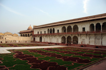 agra red fort  gardens