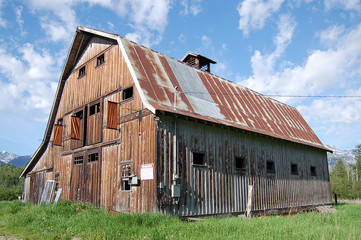Fototapeta na wymiar old barn