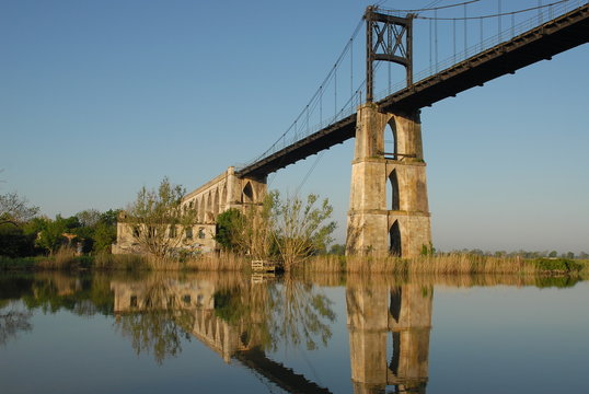 Fototapeta pont suspendu - tonnay-charente