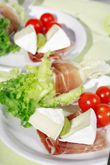 gammon on salad with cheese