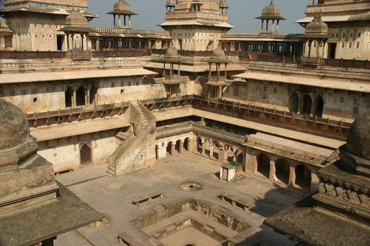 orcha maharaja castle