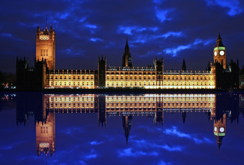 big ben and hose of parliament reflection