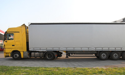 Fototapeta na wymiar towary ciężarówki