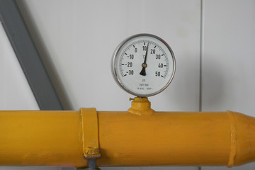 the thermometer on the pipeline