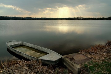 Obraz premium early evening on pond