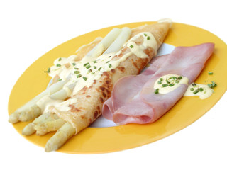 spargel im pfannkuchen und mit  schinken