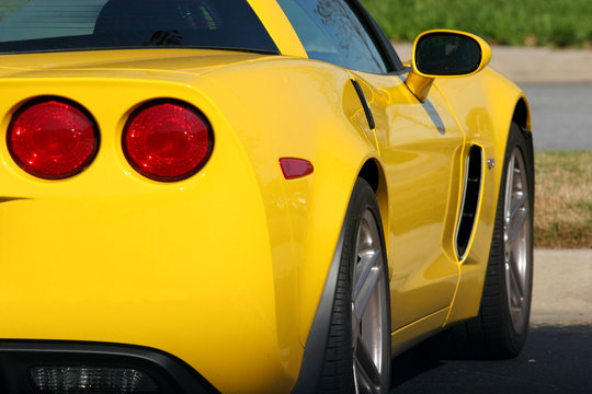 Fototapeta bright yellow car