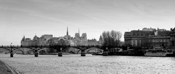 notre dame de paris noir et blanc