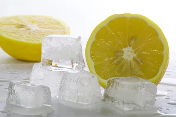 Foto op Plexiglas ijs en citroen © Olena Vasylkova