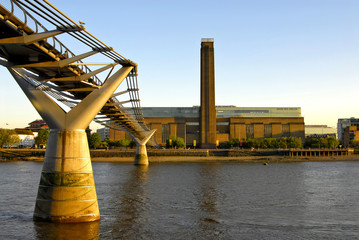 tate modern and river thames
